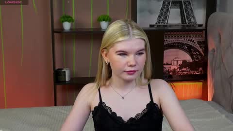 Snapshot of best_trip chatting on February 9, 8:44 am Danny and Kira online show from February 9, 8:44 am