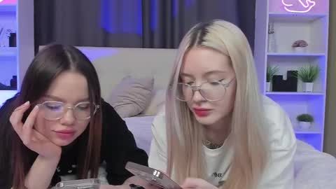 Snapshot of best_trip chatting on February 22, 5:46 pm Danny and Kira online show from February 22, 5:46 pm