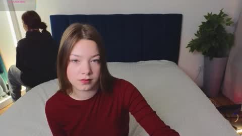 Snapshot of best_trip chatting on October 7, 8:11 am Danny and Kira online show from October 7, 8:11 am