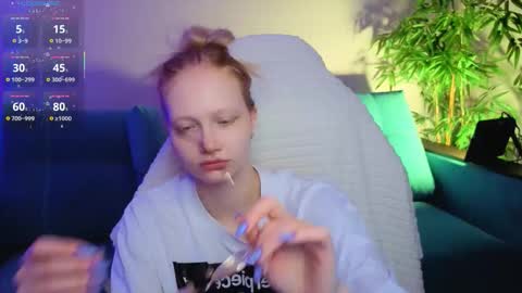 Snapshot of best_trip chatting on November 10, 2:32 am Danny and Kira online show from November 10, 2:32 am