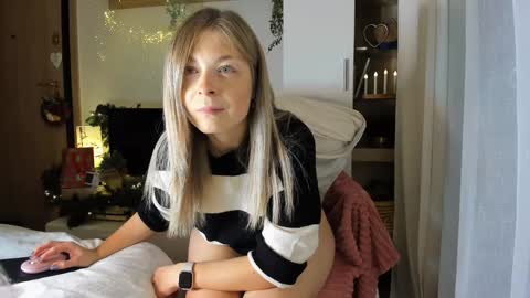 Snapshot of bestgirl_ofthe_neighborhood chatting on January 2, 6:45 pm Vicky online show from January 2, 6:45 pm