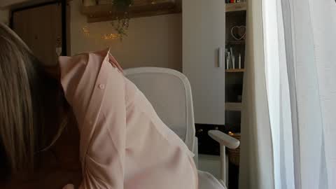 Snapshot of bestgirl_ofthe_neighborhood chatting on October 10, 6:56 am Vicky online show from October 10, 6:56 am