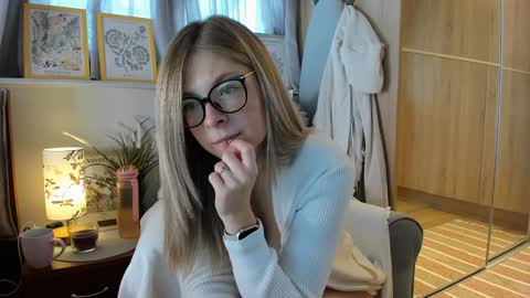 Snapshot of bestgirl_ofthe_neighborhood chatting on October 21, 6:36 am Vicky online show from October 21, 6:36 am