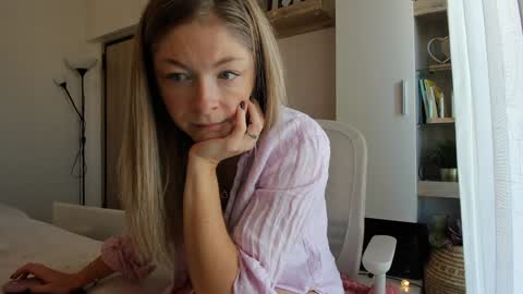 Snapshot of bestgirl_ofthe_neighborhood chatting on November 11, 7:52 am Vicky online show from November 11, 7:52 am