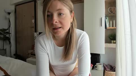 Vicky   online show from May 19, 9:37 am