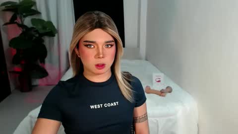 bestgirljulia online show from February 5, 8:52 am