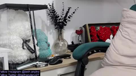 bethanylenz2 online show from November 22, 9:14 pm