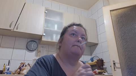 Snapshot of bethnorth chatting on September 23, 2:03 am bethnorth online show from September 23, 2:03 am