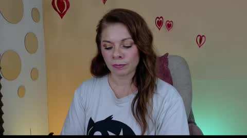Snapshot of betsy_anub chatting on October 7, 12:52 am LINDA online show from October 7, 12:52 am