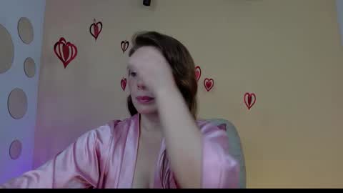 Snapshot of betsy_anub chatting on November 11, 10:21 pm LINDA online show from November 11, 10:21 pm