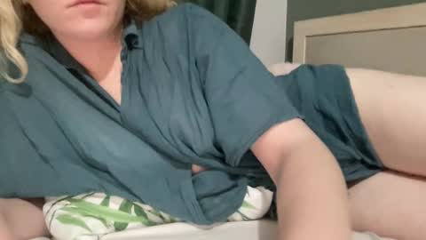 Snapshot of betteketty chatting on November 22, 11:15 pm Bette online show from November 22, 11:15 pm