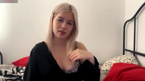 BlondeReka ITS MY 1st DAY HERE online show from December 4, 8:12 am