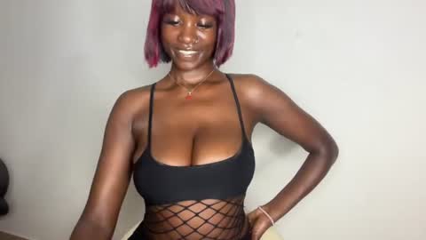 Snapshot of betty_fire_ chatting on June 20, 8:44 pm Adah online show from June 20, 8:44 pm