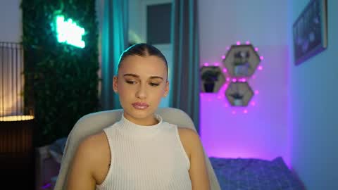 Snapshot of betty_greyy chatting on September 20, 6:31 pm Betty Grey online show from September 20, 6:31 pm