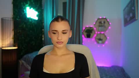 Snapshot of betty_greyy chatting on September 21, 7:15 pm Betty Grey online show from September 21, 7:15 pm