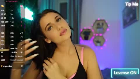 Snapshot of betty_greyy chatting on October 9, 6:50 pm Betty Grey online show from October 9, 6:50 pm