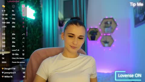 Snapshot of betty_greyy chatting on October 17, 8:11 pm Betty Grey online show from October 17, 8:11 pm