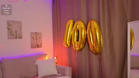 Snapshot of betty_twilight chatting on November 7, 11:05 pm bettyyy online show from November 7, 11:05 pm