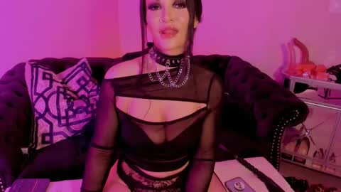 Snapshot of bettybishop chatting on February 14, 4:37 am NatashaxoBangs online show from February 14, 4:37 am