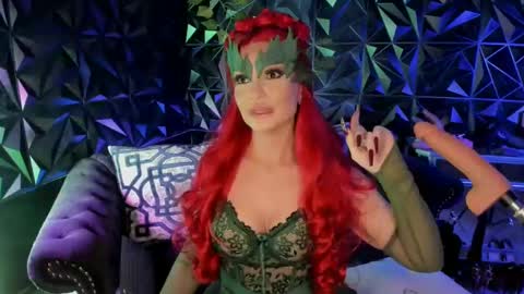 Snapshot of bettybishop chatting on November 1, 12:56 am NatashaxoBangs online show from November 1, 12:56 am