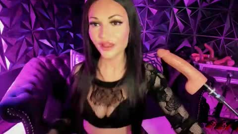 Snapshot of bettybishop chatting on December 3, 2:19 am NatashaxoBangs online show from December 3, 2:19 am