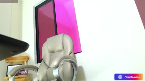 Nicolle Aviles online show from March 13, 4:30 am