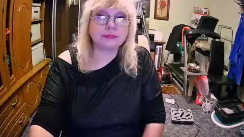 BeverlyCynia online show from September 27, 3:39 pm