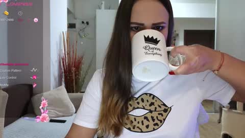   BeyonceDoll       Twitter DollBeyonce    online show from December 13, 8:36 pm