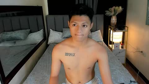 Snapshot of bhillrhey121103 chatting on December 16, 11:48 am bhillrhey121103 online show from December 16, 11:48 am