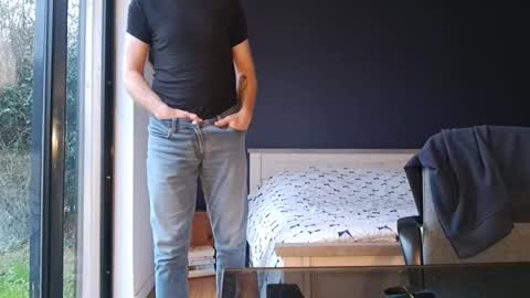 My name is David and if you like public exhibitions you wont be disappointed with me LoL - My favorite vibes is 44  online show from January 1, 2:52 pm