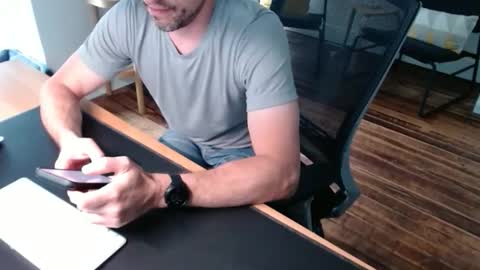 Snapshot of bi_sexy_man chatting on May 27, 6:16 pm bi_sexy_man online show from May 27, 6:16 pm