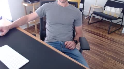 Snapshot of bi_sexy_man chatting on June 4, 2:45 pm bi_sexy_man online show from June 4, 2:45 pm