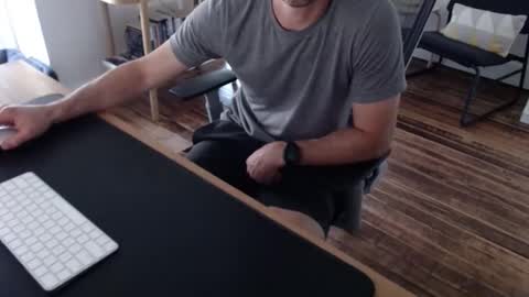 Snapshot of bi_sexy_man chatting on June 7, 4:22 pm bi_sexy_man online show from June 7, 4:22 pm