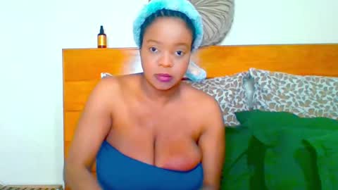 Snapshot of bianca_ebony chatting on March 1, 10:13 am bianca ebony online show from March 1, 10:13 am