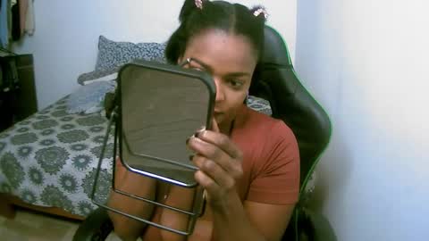 Snapshot of bianca_ebony chatting on October 27, 12:09 pm bianca ebony online show from October 27, 12:09 pm