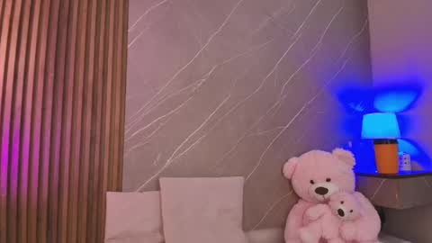 biancaa__18 online show from June 2, 7:27 pm