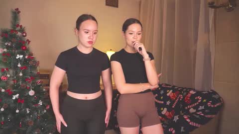 Lisa and Alice online show from December 2, 1:39 pm