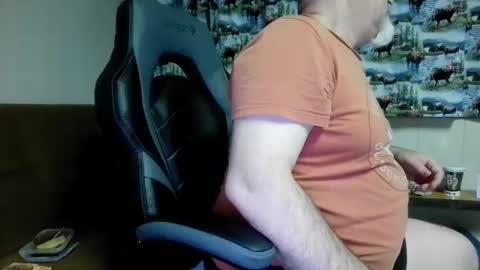 Snapshot of big6incheragain chatting on April 1, 3:18 am big6incheragain online show from April 1, 3:18 am