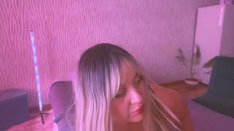 Snapshot of big_ass_blonde chatting on September 18, 8:27 am Eva online show from September 18, 8:27 am