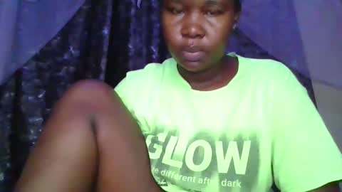 Snapshot of big_diva chatting on October 22, 3:07 am big_diva online show from October 22, 3:07 am