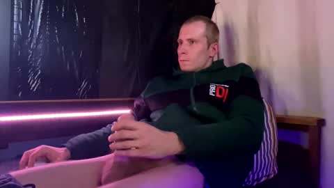 big_hairy_cock_is_horny online show from November 21, 9:13 pm