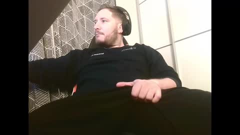 Snapshot of big_sele chatting on February 15, 3:42 am bigbroly88 online show from February 15, 3:42 am