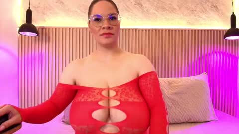 Snapshot of big_tits_in_your_face chatting on October 1, 8:04 pm Tell me Sophia  online show from October 1, 8:04 pm