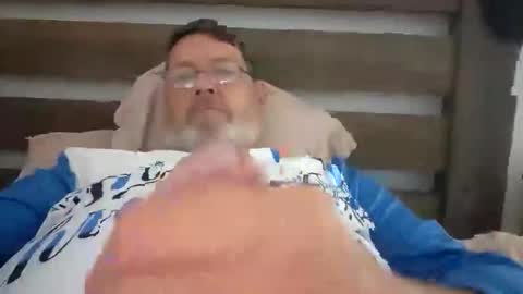 Snapshot of bigal9816192 chatting on December 19, 4:47 pm bigal9816192 online show from December 19, 4:47 pm