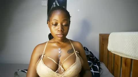 bigass001_ online show from November 26, 5:25 pm