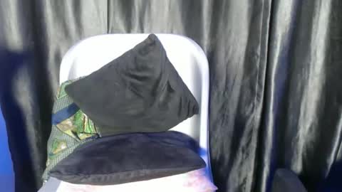 Snapshot of bigass_chocolate chatting on October 18, 11:16 pm bella online show from October 18, 11:16 pm