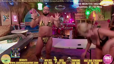 Snapshot of bigbananamilfshake chatting on December 10, 6:54 am Mya and Angelo online show from December 10, 6:54 am