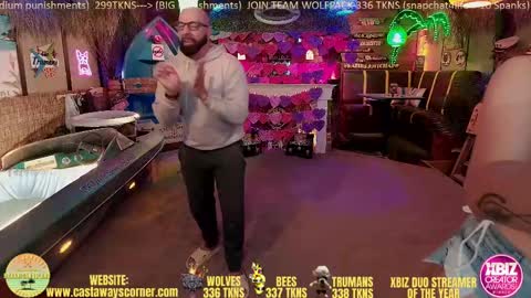 Snapshot of bigbananamilfshake chatting on February 24, 4:38 am Mya and Angelo online show from February 24, 4:38 am