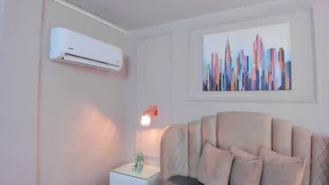 Snapshot of bigboobsnaughty1 chatting on September 18, 10:06 am online show from September 18, 10:06 am