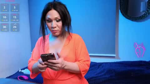 Snapshot of bigboottyxxx chatting on June 8, 1:20 am kyra Moor online show from June 8, 1:20 am